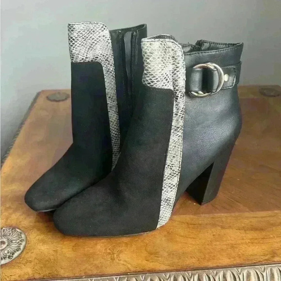 NWOT shoe dazzle ankle boots. Fall  season start - Picture 2 of 8